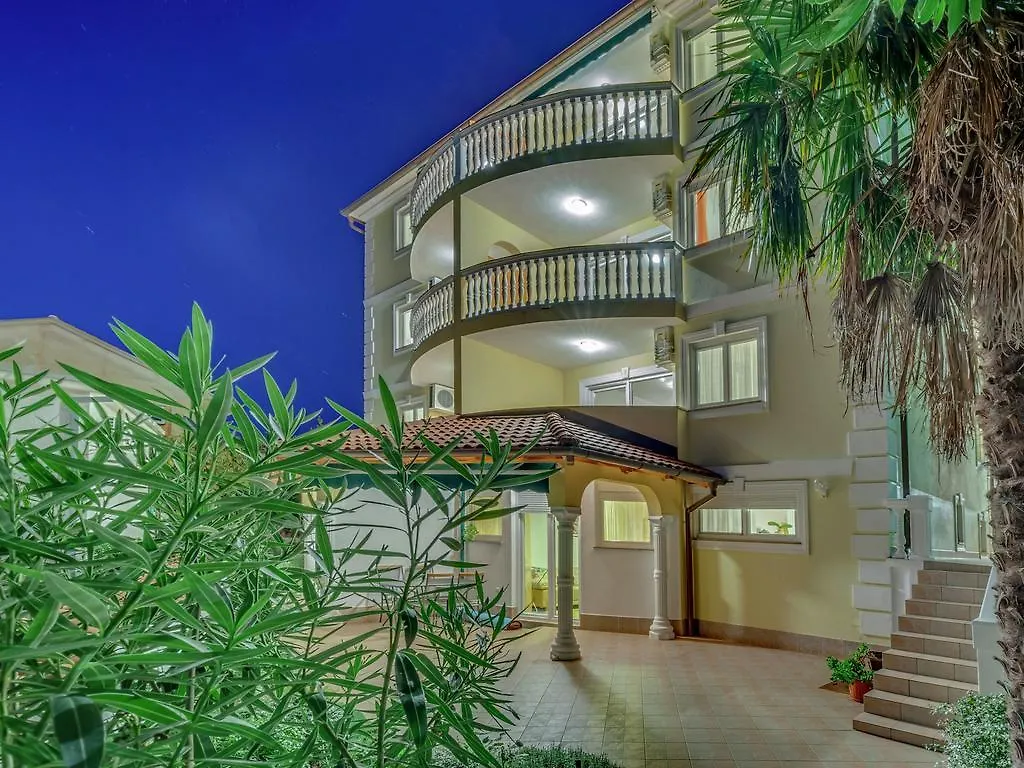 Modern Ground Floor Apartment Sopaljska Kroatien